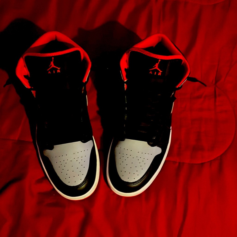 Brand new only wore em like twice tryna sell em I don't want em